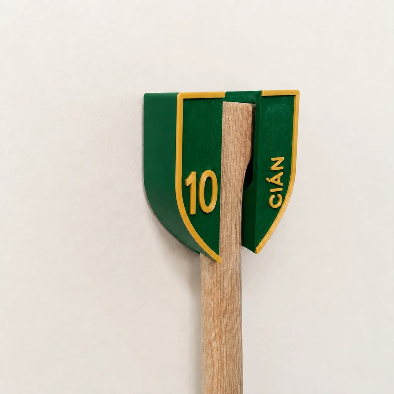 Green & gold personalised hurley wall mount with CIÁN · 10